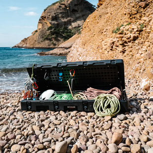 Boîte de Rangement Camping ouverte au bord de la mer