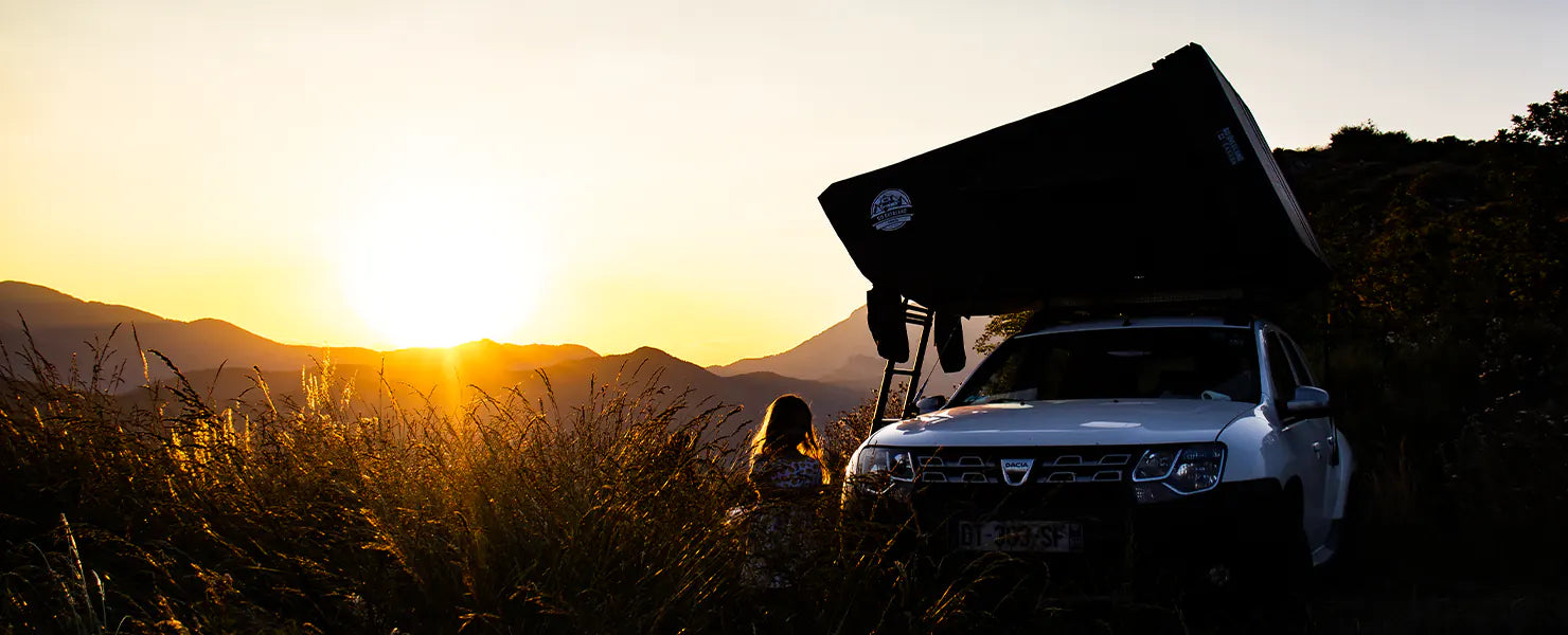 tenda-da-tetto-auto-tramonto_35d68f28-ecf2-43ad-82d9-dcc5303ff81c