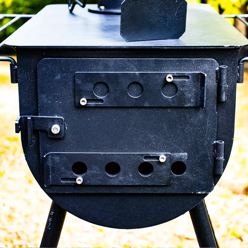 Mini Poêle à Bois de Camping vue de face avec les entrées d'air pour une combustion optimale